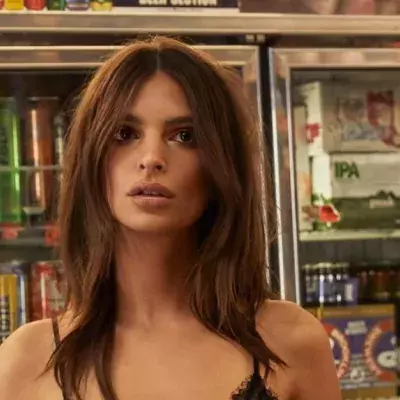Emily Ratajkowski Looks Gorgeous In Just Her Underwear
