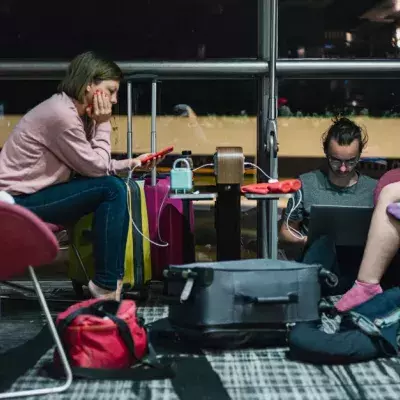 Here’s Why You Should Never Plug Your Devices In At The Airport