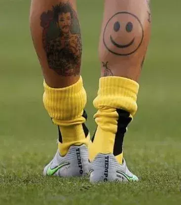 Alessandro Diamanti has a smiley tattoo on his calf