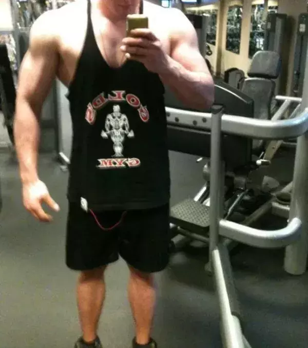 It's not his just his head he should have cropped...
