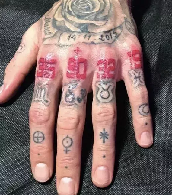 Red numbers on Sergio Ramos' fingers whose meaning is unknown